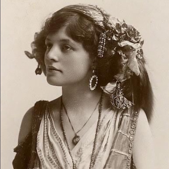 Meet your Posher, Melissa - Picture 4 of 5